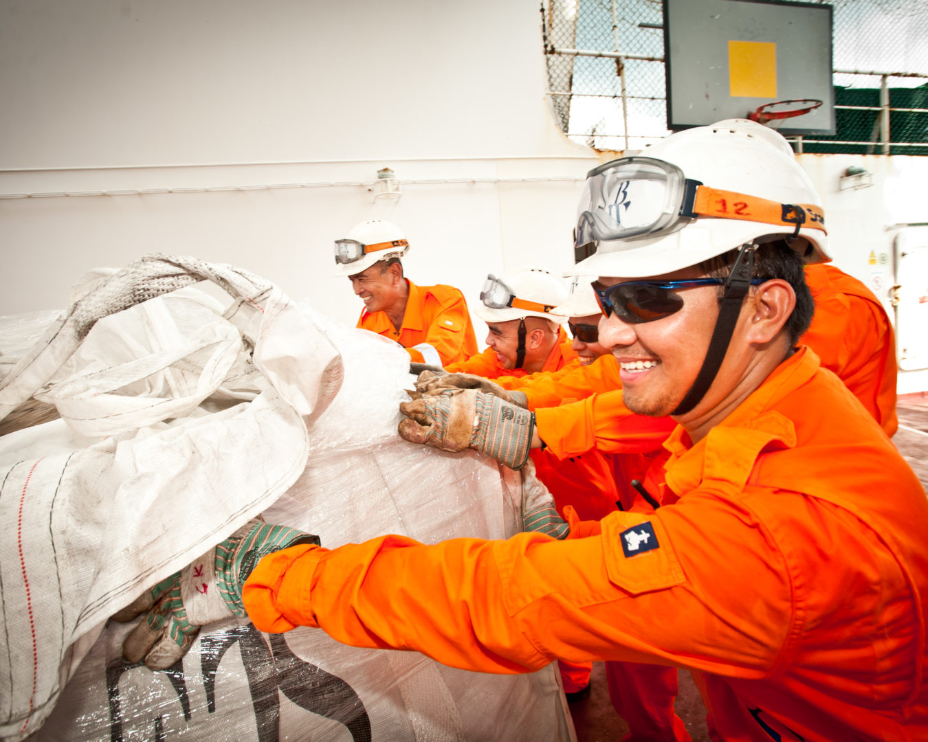 Receiving victuals onboard a very large gas carrier or VLGC
